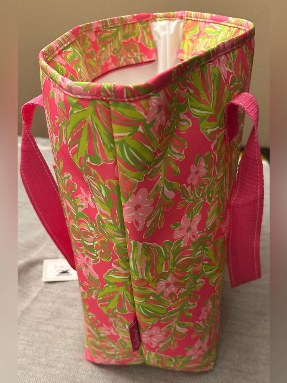BNWT-Lg Lilly Pulitzer Pink Tropical insulated cooler Tote Bag w/zipper &pocket